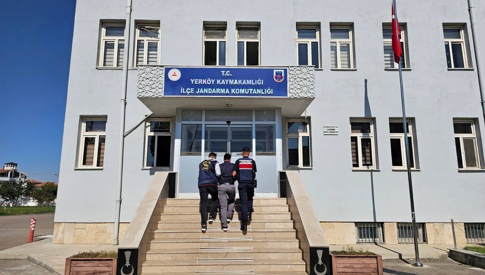 6 yil kesinlesmis cezasi bulunan firari yakalandi YiTx1P58