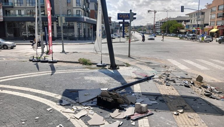 ankarada taksi ile otomobil carpisti 1 kisi oldu 1 kisi agir yarali dJBxAdX4