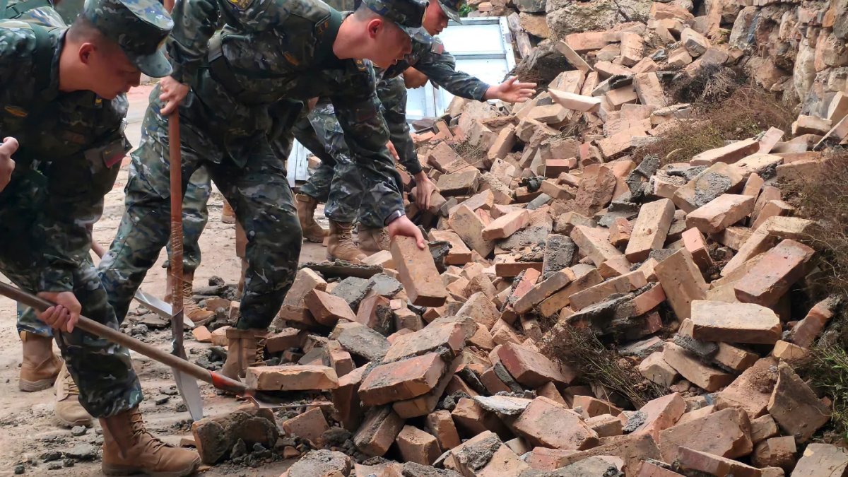 cinde 56 buyuklugunde deprem meydana geldi 7800 kisi tahliye edildi 11 kisi yarali vRaQhTdb
