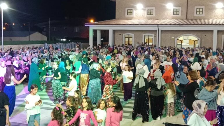 pazaryerinde salvar gecesi coskusu TMDy2ZIe