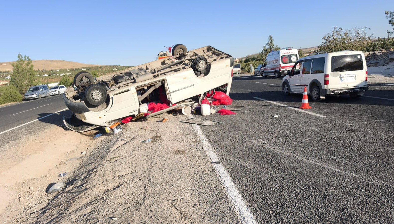 tarim iscilerini tasiyan minibus devrildi 20 yarali mCKYgBPa
