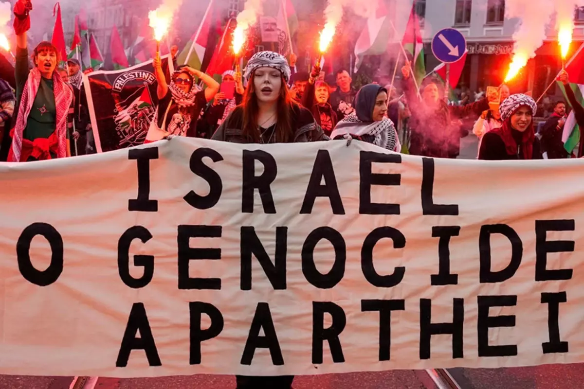 binler sokaga indi norvecten israil maci oncesi filistine destek yuruyusu nUbiwHSP