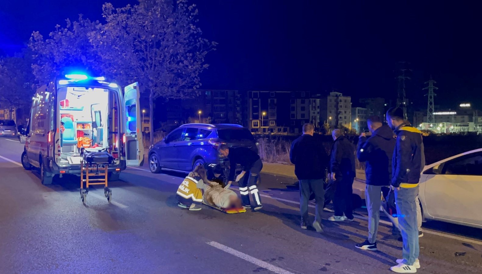 ehliyetsiz surucu park halindeki otomobile carpti fG9MAxdP.jpg