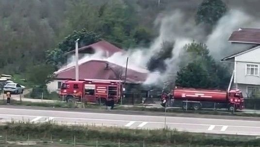 yanginda tek katli ev kullanilamaz hale geldi TDt9KtHv