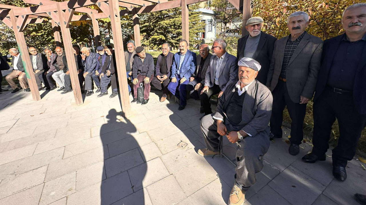 emekliler vanda konustu mezarimizi kazip gommeye tenezzul etmiyorlar vecSnbFH.jpg