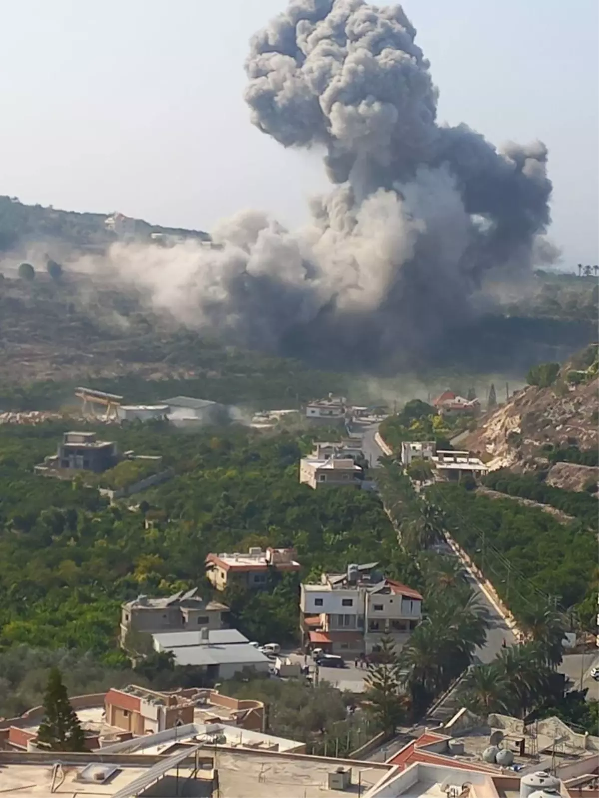 israil ordusundan lubnanin sur kentine hava saldirisi qyMtVjaE.jpg