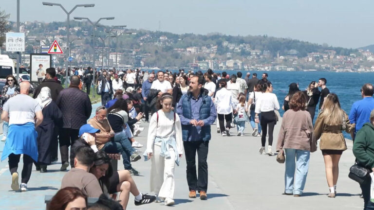 istanbullularin-hafta-sonu-mesaisi-parklar-ve-sahiller-doldu-tasti-qBM8wSPV