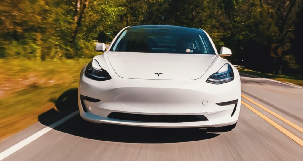 tesla-turkiyede-1300u-askin-satisa-inceleme-QaTB6UNT